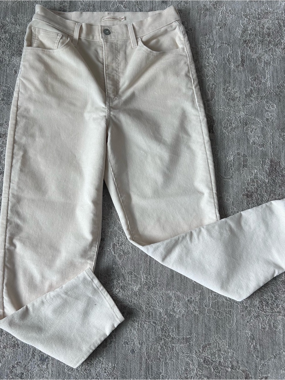Levi Women’s Mom Jeans Corduroy Pants Sz 30x29 High Waisted Cream Chic Western